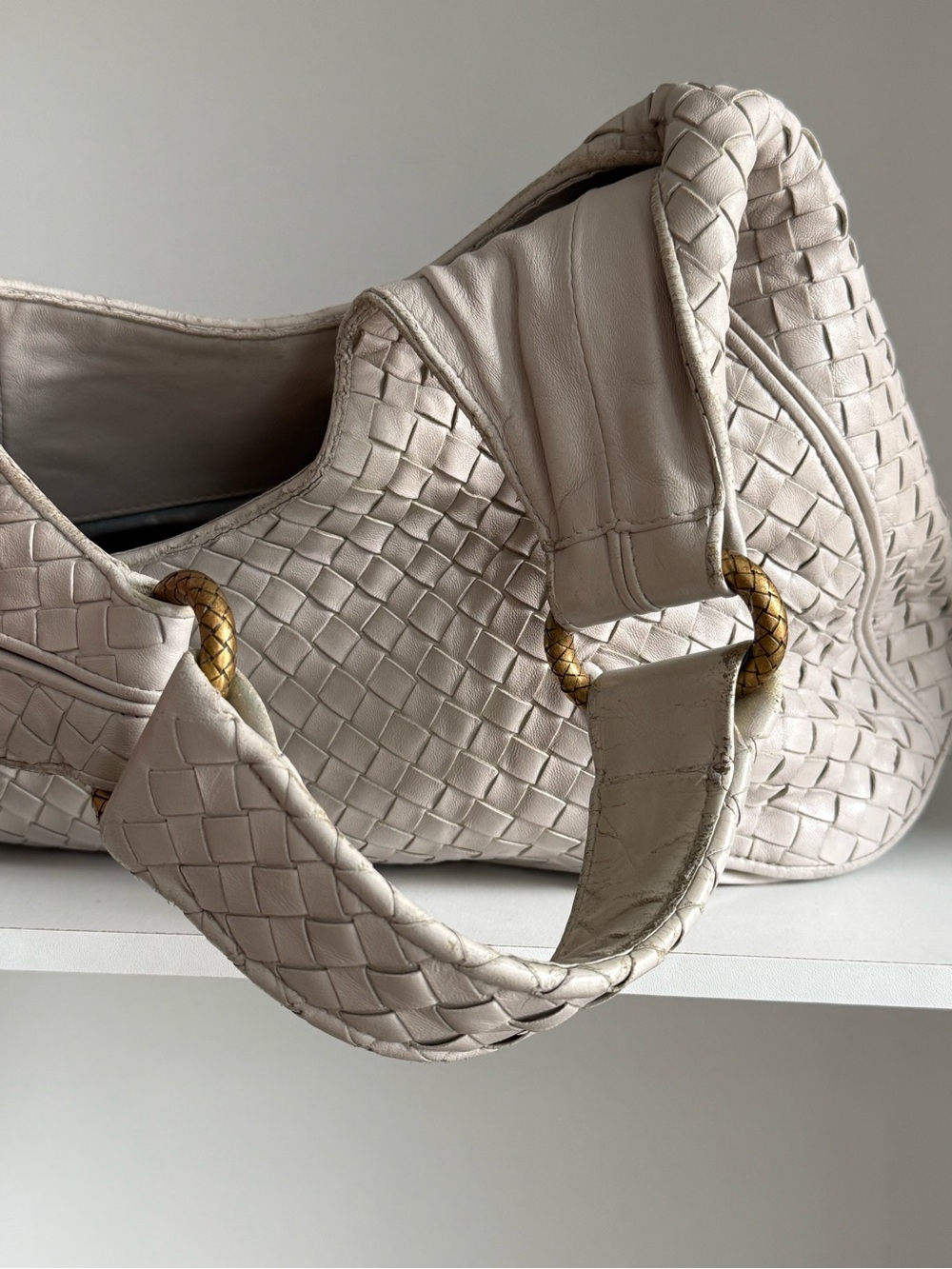 Bottega Veneta Cream Hobo Bag with Woven Leather and Curved Design - Picture 8 of 16